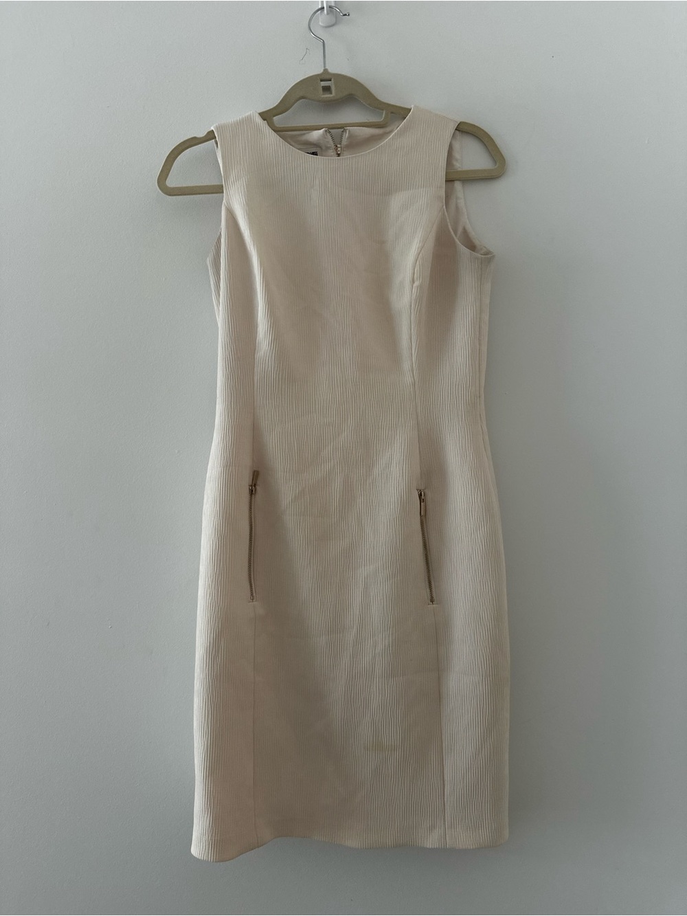 Anne Klein Cream Sleeveless Textured Sheath Dress